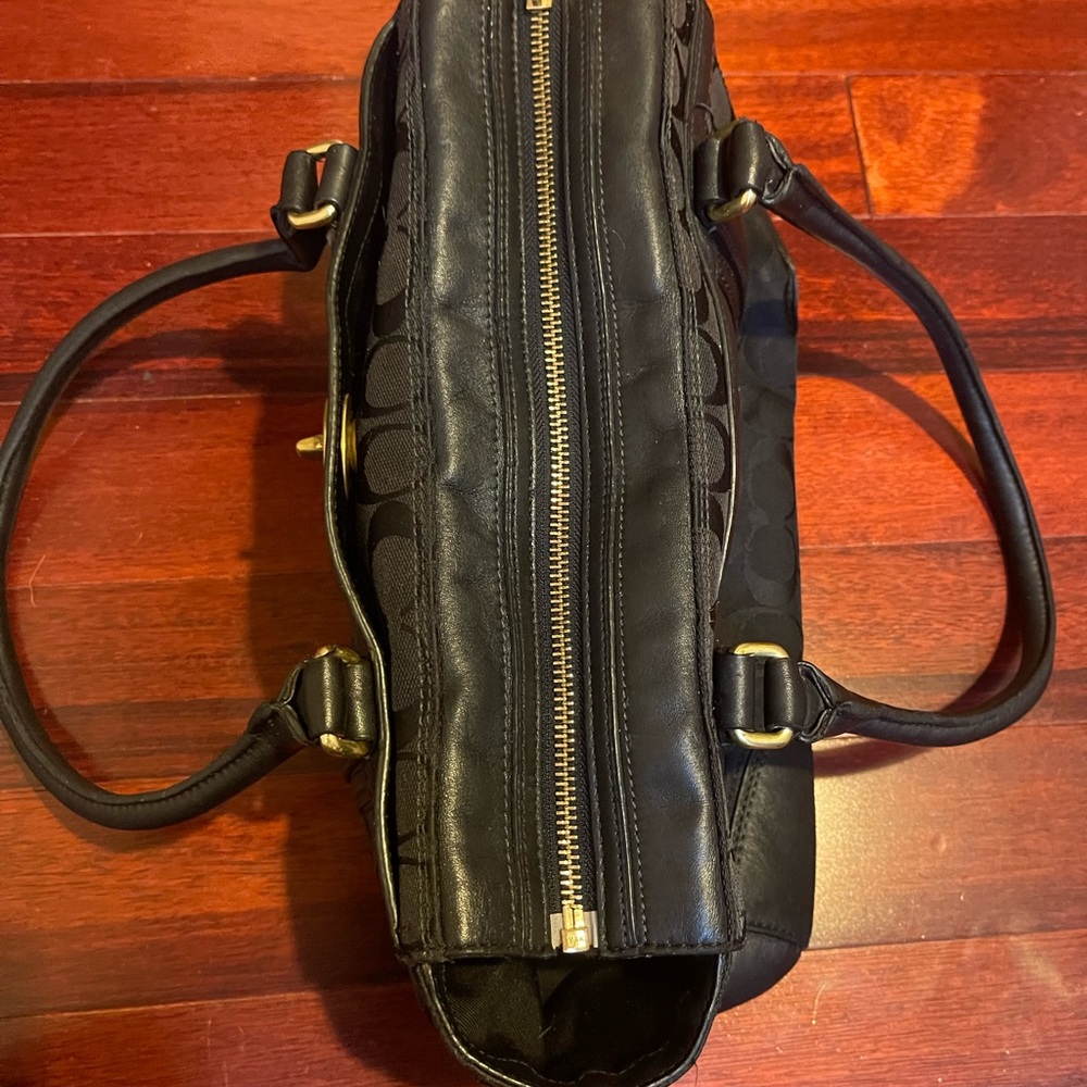 Coach bag! - Picture 4 of 5